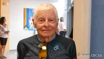 80-year-old Winnipeg man completes 3,000-kilometre bike ride to raise money for Ukrainian newcomers