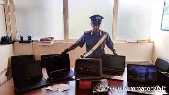 Svaligia la palestra chiusa per ferragosto e gira con la cassaforte in strada