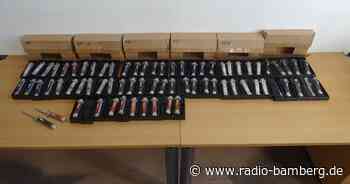 Zoll findet 70 Springmesser in Paket