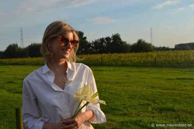 Celine (34) mocht met haar bloematelier Fleur de Coeur voor Flowertime de trouwzaal van het Brussels stadhuis surrealistisch versieren: “Unieke kans om aan zoveel mensen mijn unieke creaties te tonen”