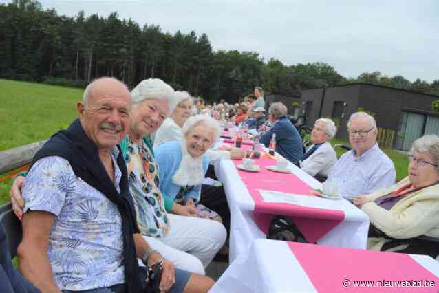 Woonzorgcentrum Pniël dekt langste tafel: “We doen dit als actie tegen eenzaamheid”
