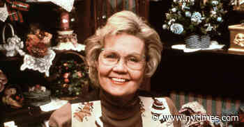 Carol Duvall, a TV Queen of Crafting, Dies at 97