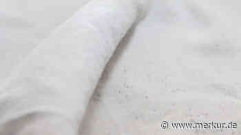 Dunkle Verfärbungen auf der Kleidung: Wie wird man Stockflecken wieder los?