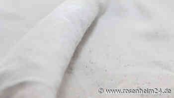 Dunkle Verfärbungen auf der Kleidung: Wie wird man Stockflecken wieder los?