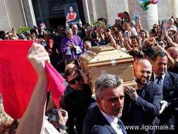 Vietato criticare la "santificazione della Murgia". Lo scontro tra cattolici