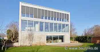 Glasfassadenkonzept mit integriertem Sonnenschutz von Renson und Reynaers Aluminium