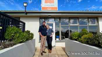 Why these South Australians want to give pubs without pokies a 'red hot go' in favour of families