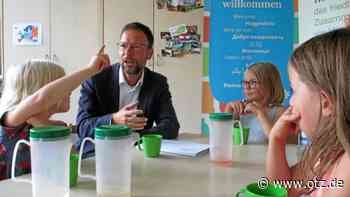 Kinderparlament des Internationalen Bundes bekommt Besuch von Jenas Oberbürgermeister