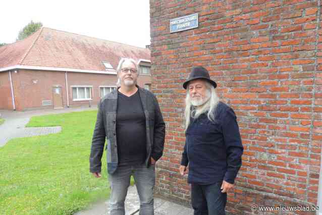 Leraar Marc Beeckmans en leerling Eric Verhelst ‘Back to the roots’ in atelier ’t Kratje waar het voor beide begon