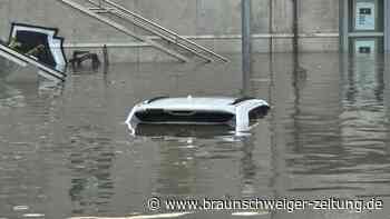 Unwetter in Nürnberg: Autos in Wassermassen versunken
