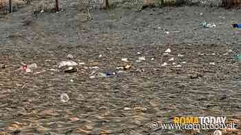 LETTORI - Degrado nella spiaggia libera di Passoscuro