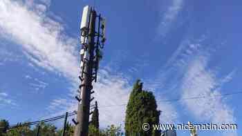 "Ils les ont installées en pleine nuit, en catimini": les riverains de cette commune azuréenne en colère après l'installation de neuf antennes relais sur 200 mètres