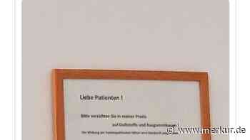 Patient liest im Wartezimmer kuriosen Zettel, der Diskussion entfacht: „Bitte verzichten Sie...“