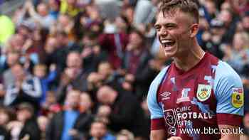 Scott Twine: Hull City sign Burnley midfielder on season-long loan