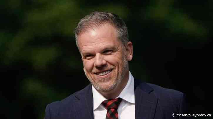 Ottawa ‘shouldn’t walk around with a stick’ to enforce health deals: Holland