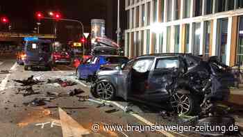 14 Verletzte nach Unfall mit zehn Fahrzeugen in Köln