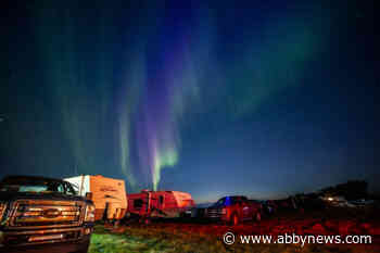 ‘Ghost town’: thousands continue to flee Yellowknife as wildfires loom