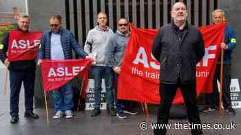 Train drivers confirm new strike in final days of school holidays