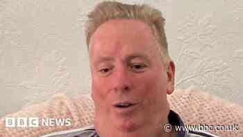 Blind man says Easyjet staff 'refused to help' him buy flights