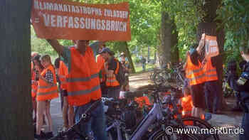 „Letzte Generation“ konfrontiert Söder bei PR-Tour Richtung Biergarten: „Meine Zukunft auf dem Gewissen“