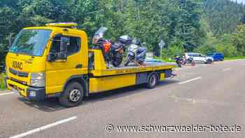Motorrad prallt in Roller: Drei Verletzte auf B294 bei Bad Wildbad