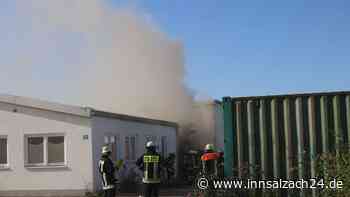 Brand in Autowerkstatt in Ampfing – Großeinsatz der Feuerwehren läuft nach wie vor