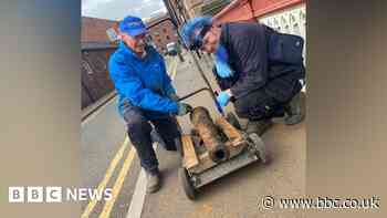 Magnet fishermen pull cannon from River Don in Sheffield