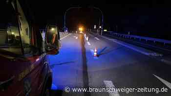 Feuerwehr-Einsatz bei Flechtorf: Lkw verliert Diesel