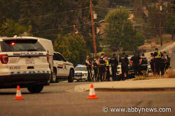 Colder weather calms down West Kelowna wildfire, evacuations remain