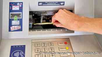 Bargeld aufs Konto einzahlen: Wo Ihnen Gebühren drohen