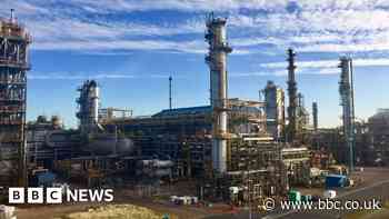 Mossmorran chemical plant workers walk out over safety concerns
