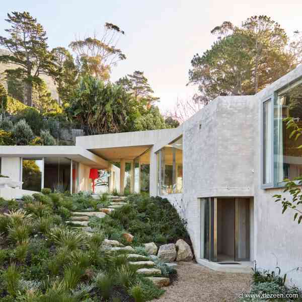 Chris van Niekerk installs minimalist house in Cape Town's Steenberg mountains