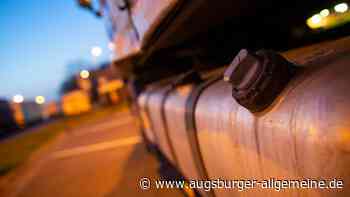 Pannen-Lkw verliert auf der A7 bei Neu-Ulm große Mengen Diesel