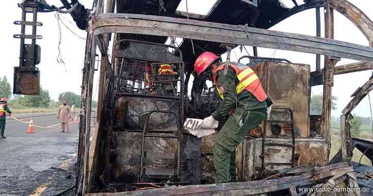 18 Tote nach Busbrand in Pakistan