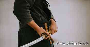 Marktbreit: Mann mit Schwert und Messer bewaffnet bedroht Polizei - Festnahme