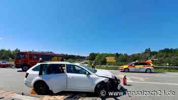 Unfall auf B299 bei Garching an der Alz – Rettungskräfte im Einsatz