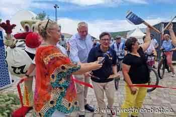 NRW-Radtag: Mehr als 400 Radfahrer fahren im Tross durch den Kreis Höxter