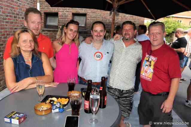 Cafébaas Seven Seas wuift klanten uit: “Blij dat ik na de coronaperiode dit hoofdstuk op een mooie manier kan afsluiten”