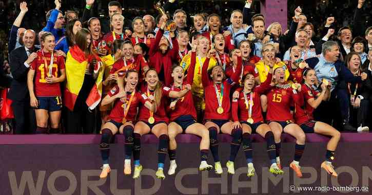 Spaniens Fußballerinnen feiern WM-Titel mit der Königin