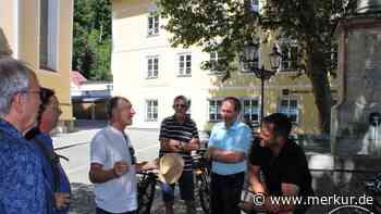 Auf dem Rad zu Brennpunkten: CSU-Kandidat Thomas Holz besucht Icking und Wolfratshausen