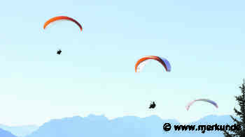 Gleitschirm fliegt in Sessellift: Mann schwer verletzt