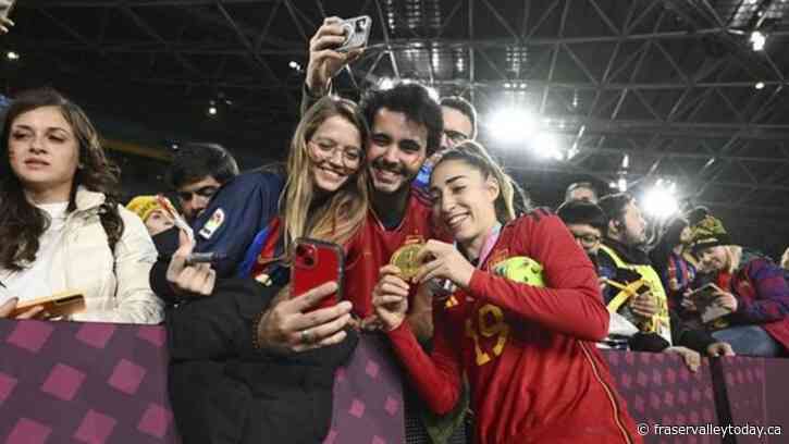 Spain’s World Cup winner Olga Carmona learns of father’s death after final