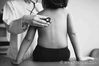 In Florida, long delays and dropped calls keep many Hispanic families out of Medicaid, report says