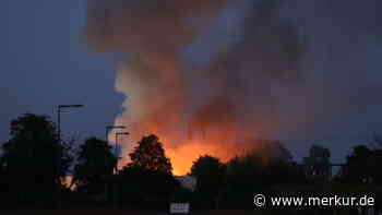 Großbrand in Recyclingfirma gelöscht – Feuerwehr arbeitete die ganze Nacht durch