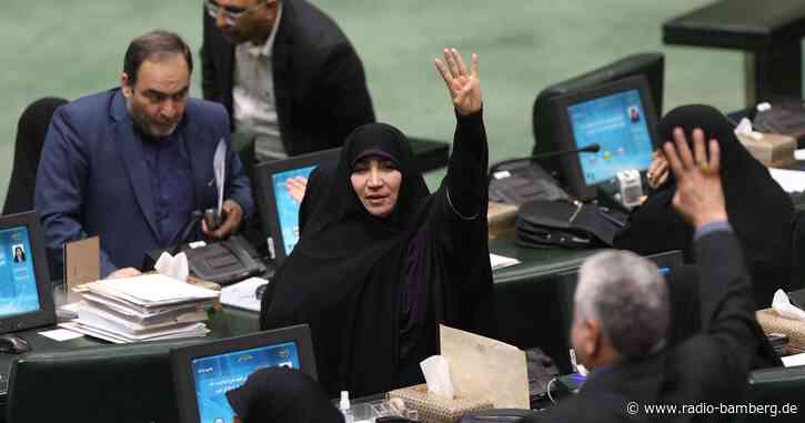 Iran: Kommission billigt umstrittenes Kopftuchgesetz