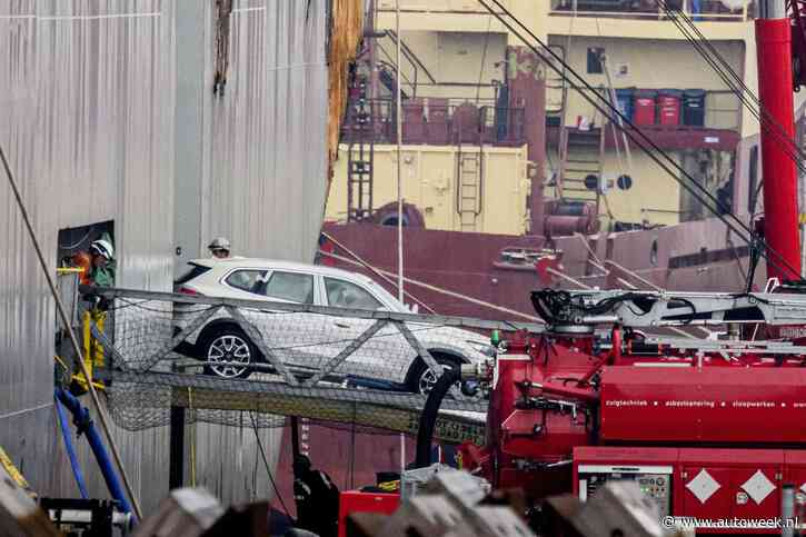 Eerste auto's worden van Fremantle Highway gehaald