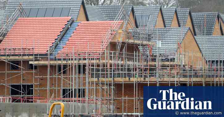 UK housebuilders’ shares plunge amid fastest drop in asking prices in five years