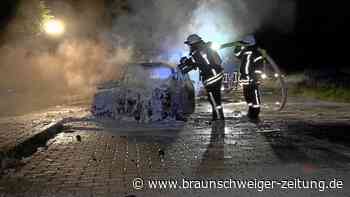 Zwei Autos in Brand gesetzt - Polizei ermittelt in Wolfsburg