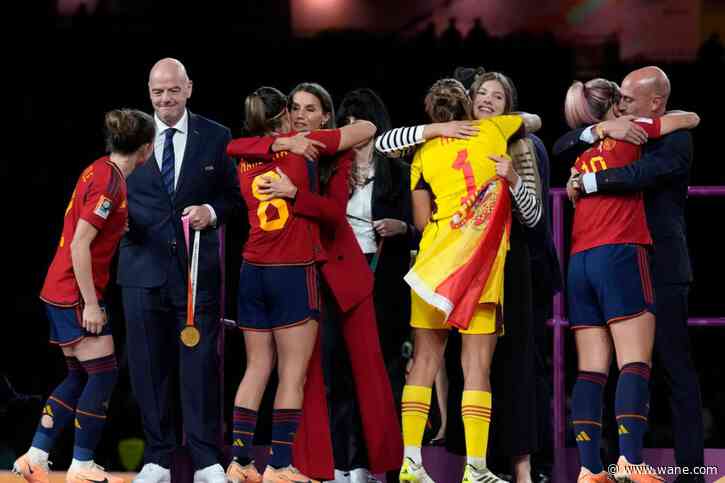 Angry reaction as Spanish soccer leader kissed a Women’s World Cup star on the mouth without consent