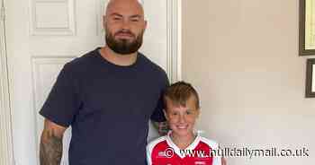 Amazing moment Hull KR star Sam Luckley surprises nine-year-old superfan with cup final shirt